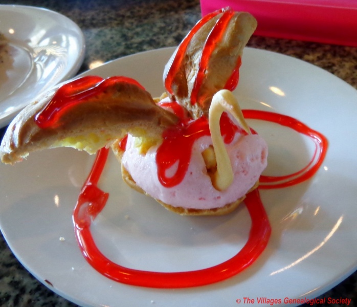 Eclair shaped like a swan in the Seaview Grill (1024x880).jpg